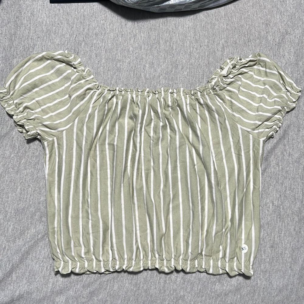 American Eagle Off Shoulder Crop